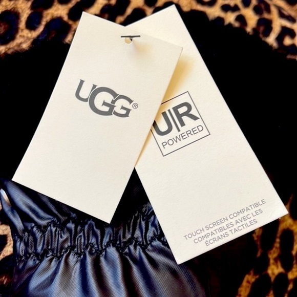 Brand New UGG Water Resistant Smart Touchscreen Black Gloves w/ Genuine Leather - Picture 15 of 16